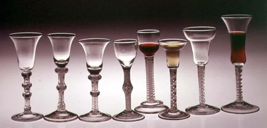 Weingläser mit opaken Drehstielen, 1760-65